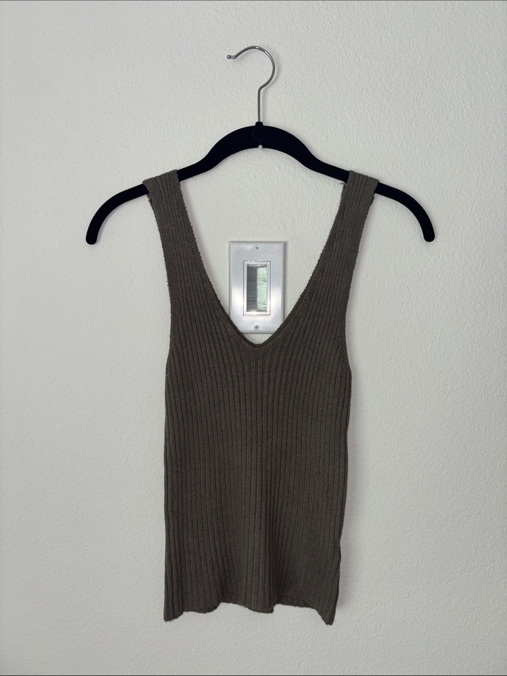 Zara | Olive Ribbed V-Neck Knit Tank Sweater - Women